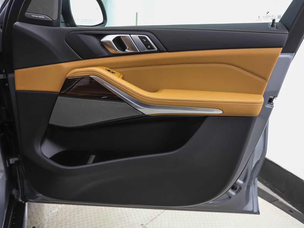 Thumbnail: 2026 BMW X5 - 29