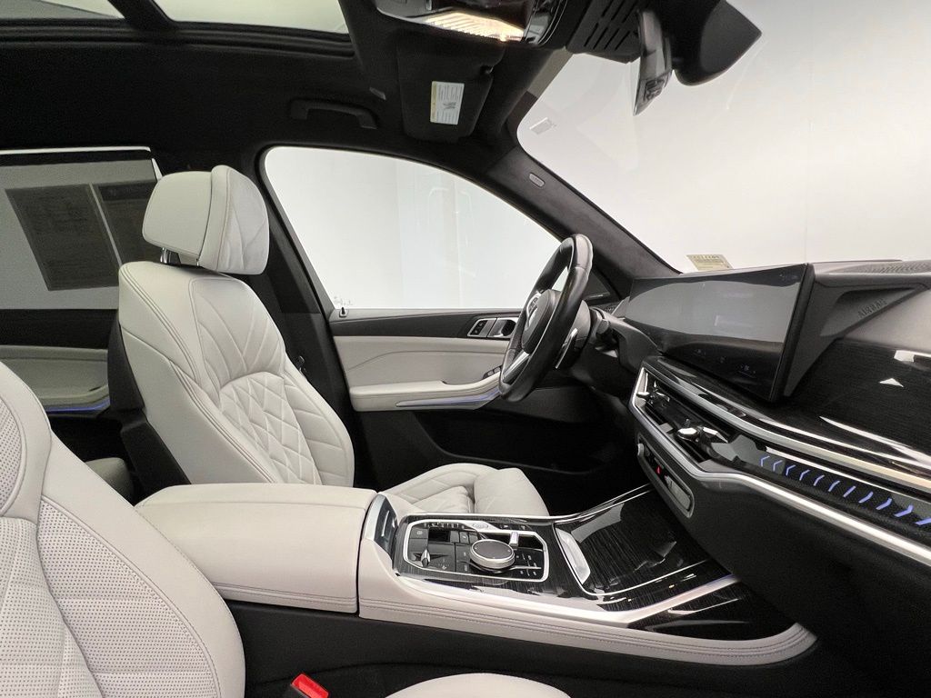 Thumbnail: 2023 BMW X7 - 6
