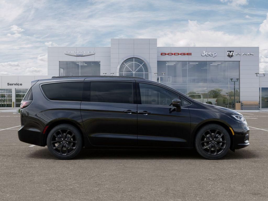 2026 Chrysler Pacifica Limited Black at South Hills CDJR