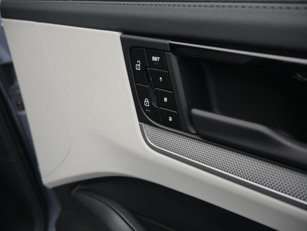 Thumbnail: 2026 Porsche Cayenne - 27