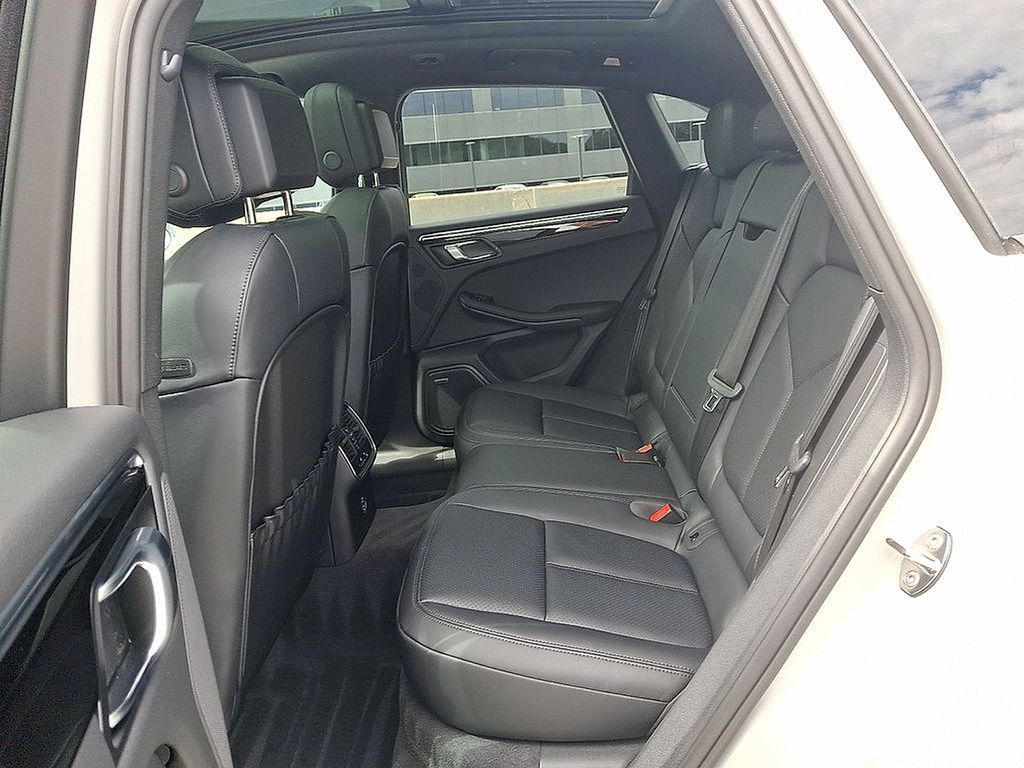 Thumbnail: 2025 Porsche Macan - 12