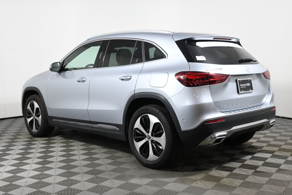 2025 Mercedes-Benz GLA 250 4MATIC 7