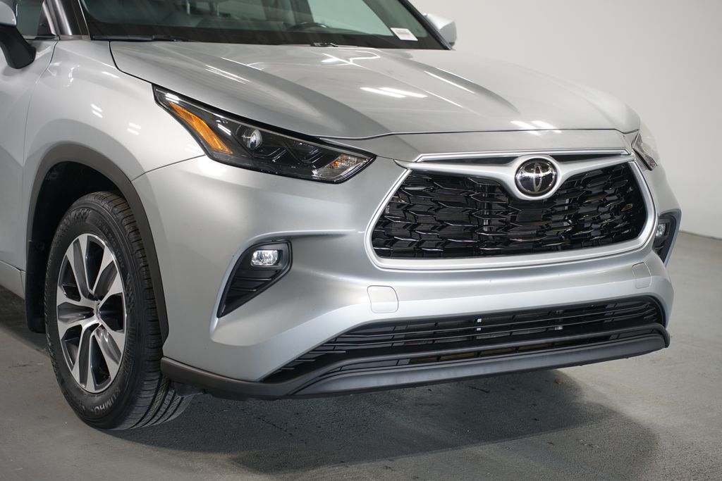 Thumbnail: 2023 Toyota Highlander - 4