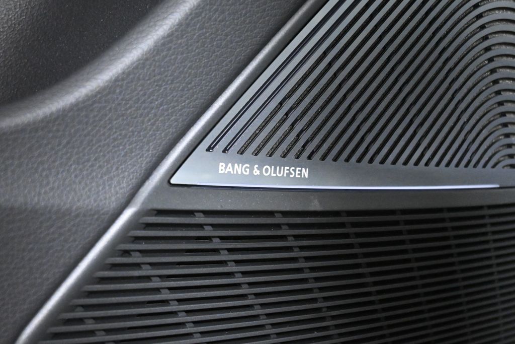 Thumbnail: 2026 Audi RS Q8 - 23