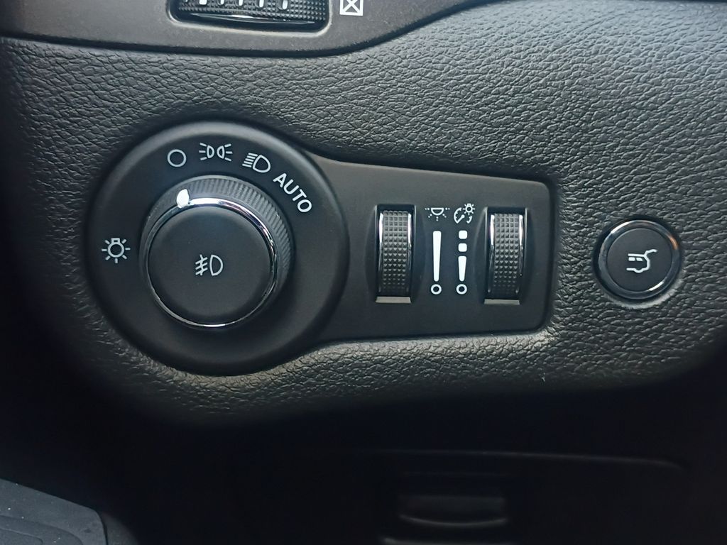 Used Car 2021 Jeep Cherokee  Trailhawk For Sale Under $25,000 In Austin, Texas