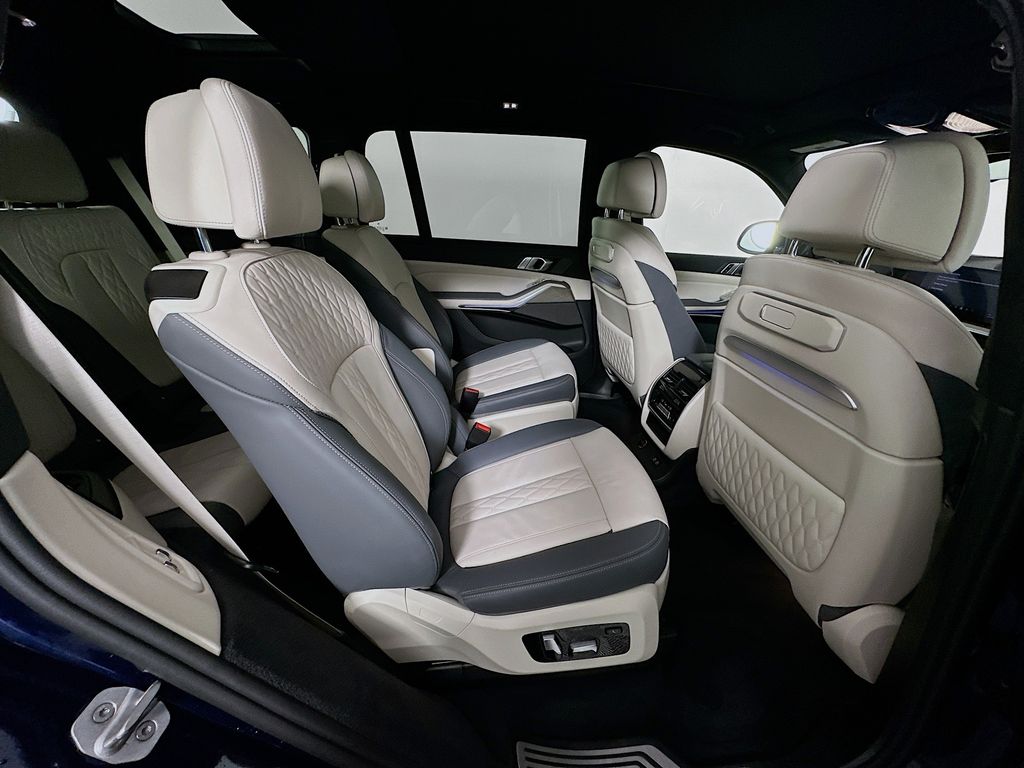Thumbnail: 2025 BMW X7 - 29