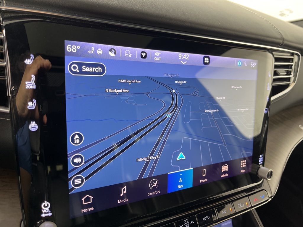 Thumbnail: 2023 Jeep Grand Wagoneer - 32