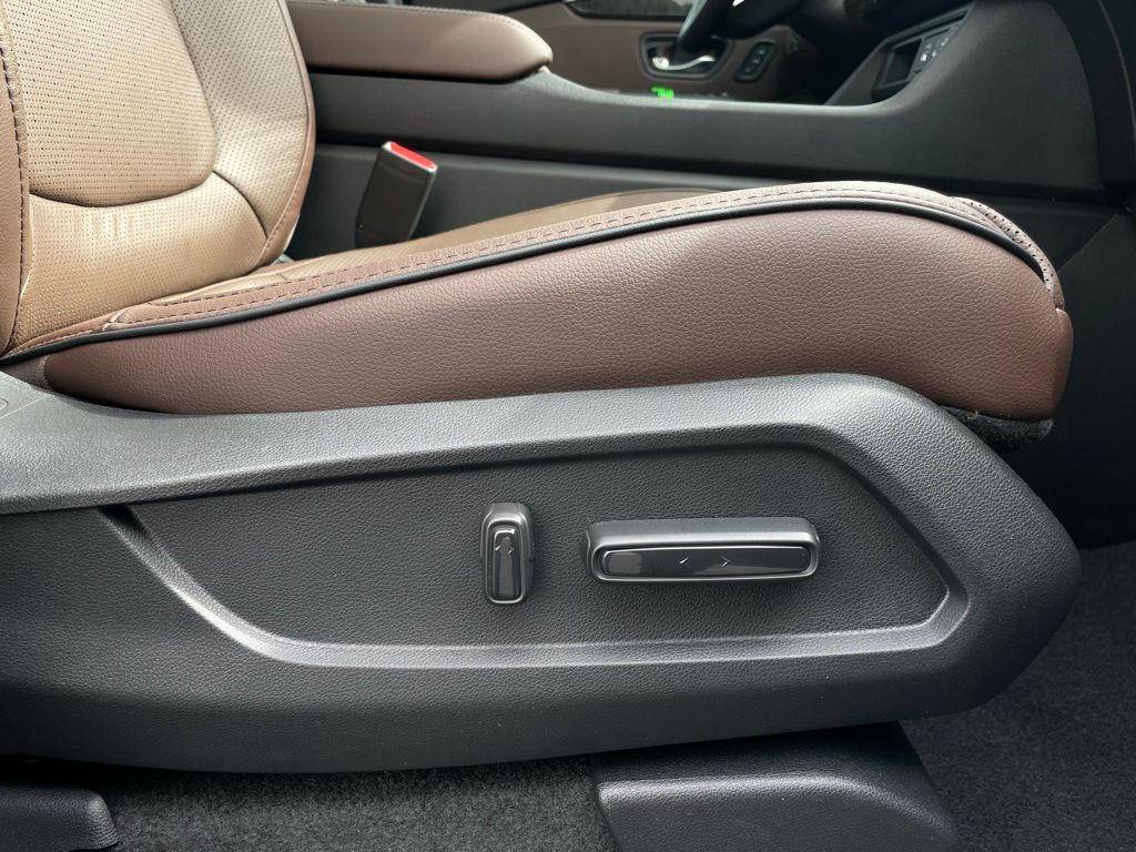2025 Honda Pilot Elite 32