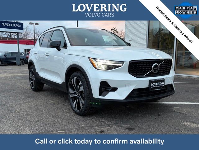 2024 Volvo XC40 B5 Plus Dark Theme AWD
