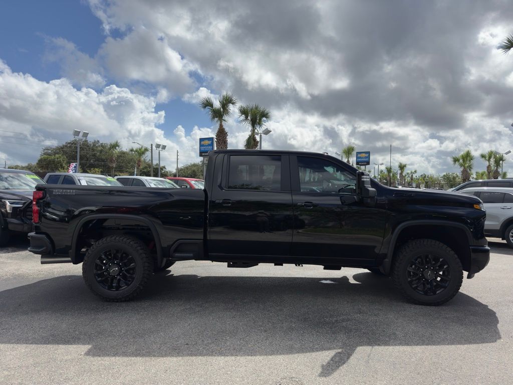 2025 Chevrolet Silverado 3500HD High Country 9