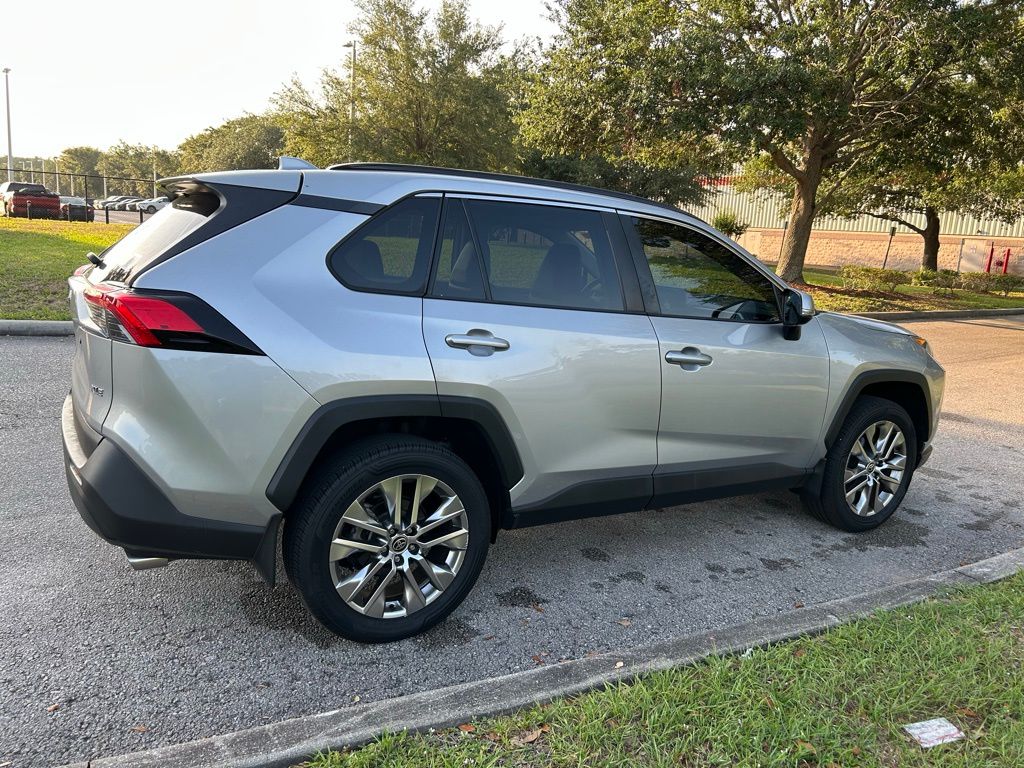 2021 Toyota RAV4 XLE Premium 7