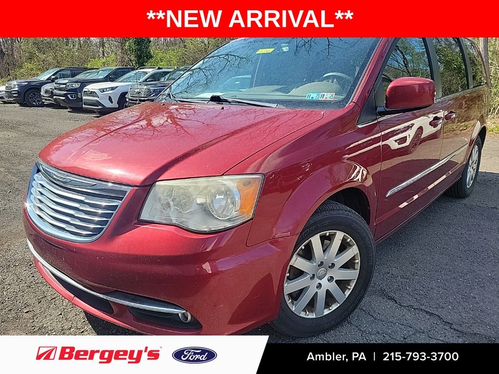 2013 Chrysler Town & Country Touring FWD