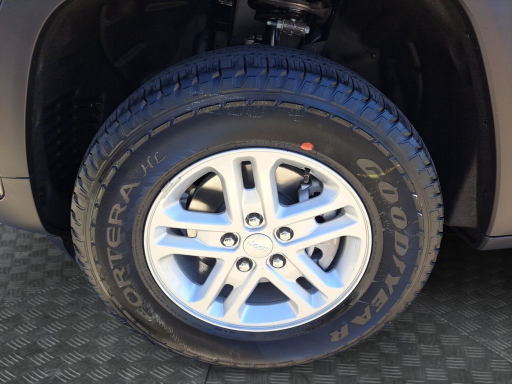 New Car 2025 Jeep Grand Cherokee  Laredo For Sale Under $35,000 In Austin, Texas