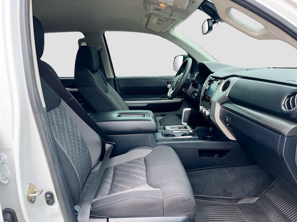 Used 2020 White Toyota SR5 image 27