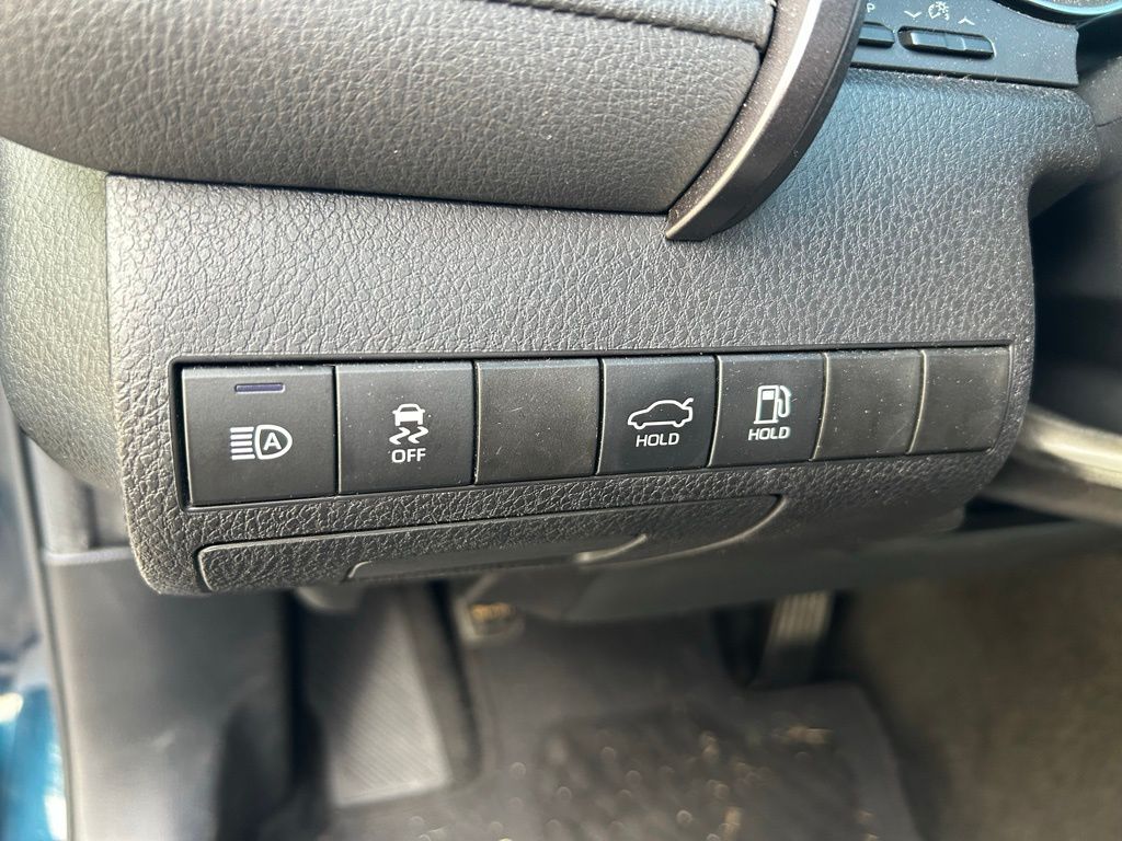 Thumbnail: 2021 Toyota Camry - 18