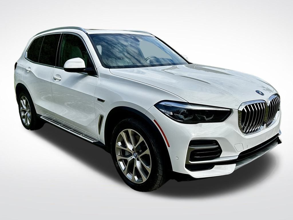 2023 BMW X5 45e's photo