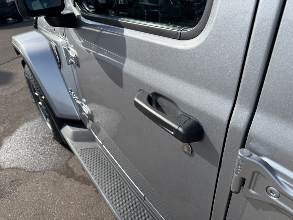 Certified Used 2020 Silver Jeep Overland image 34