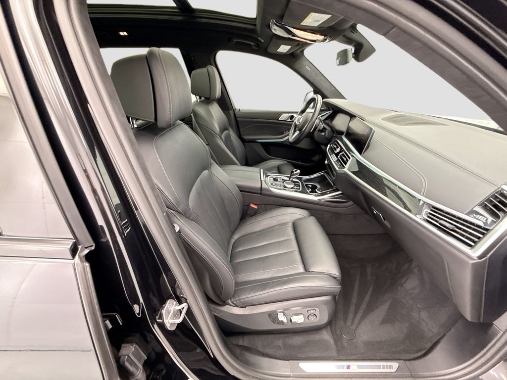 Thumbnail: 2021 BMW X7 - 19