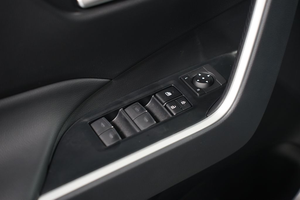 Thumbnail: 2025 Toyota RAV4 - 31