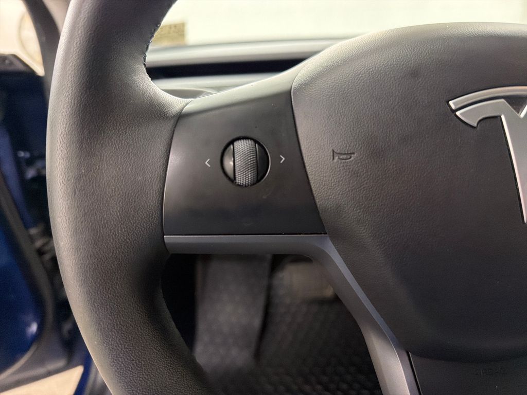 Used 2022  Tesla Long Range image 19