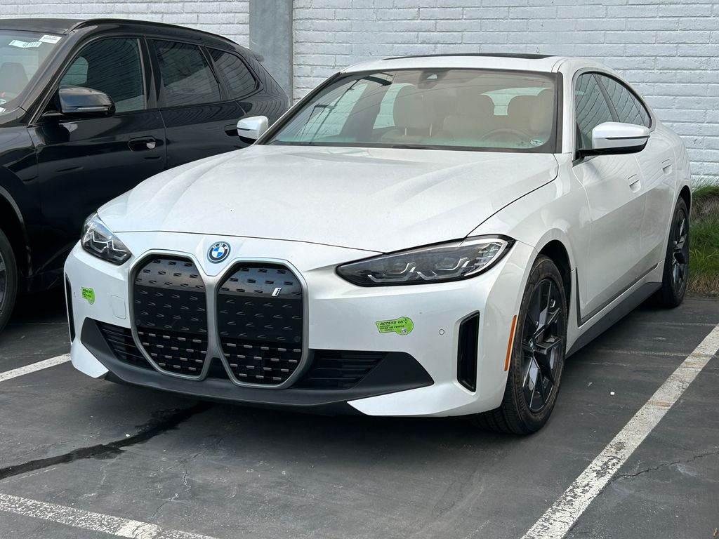 Thumbnail: 2023 BMW i4 - 2