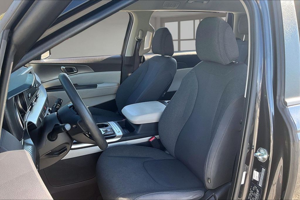 Used 2024 Kia Carnival Van
