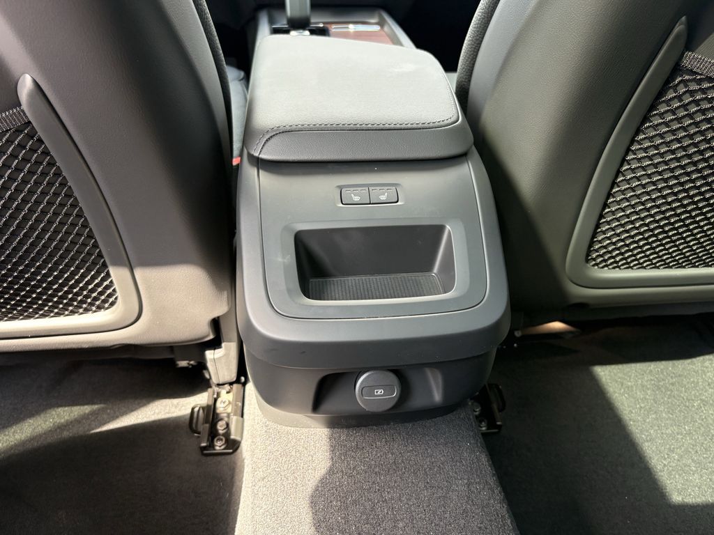 New 2026 Crystal White Volvo B5 Plus image 26