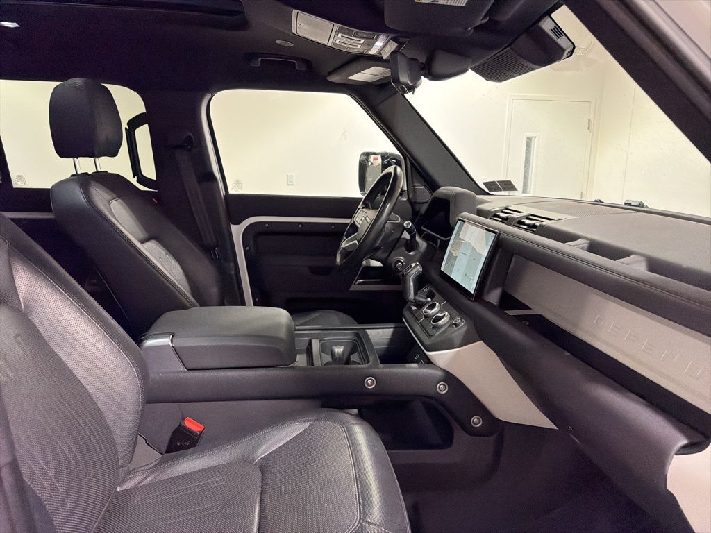 Certified Used 2022 White Land Rover X-Dynamic SE image 25
