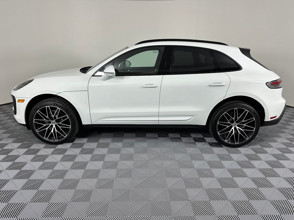 Thumbnail: 2026 Porsche Macan - 2