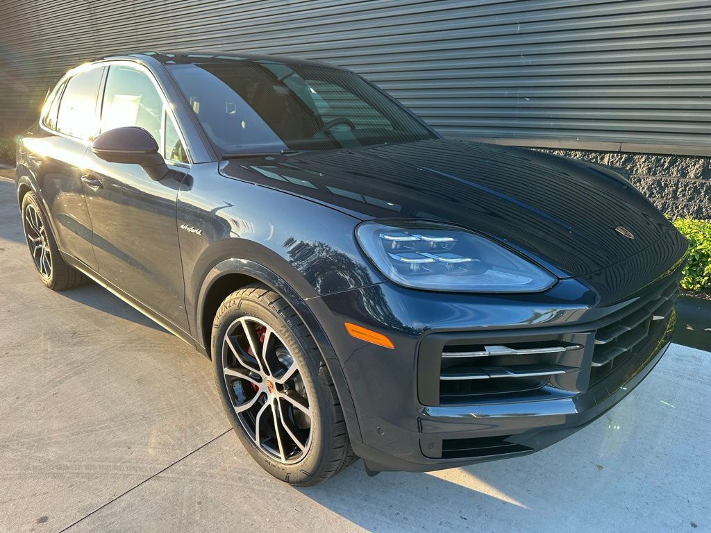Thumbnail: 2026 Porsche Cayenne - 10