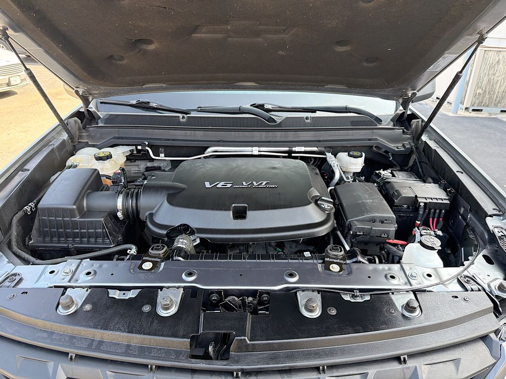 Used 2022 Gray Chevrolet LT image 27