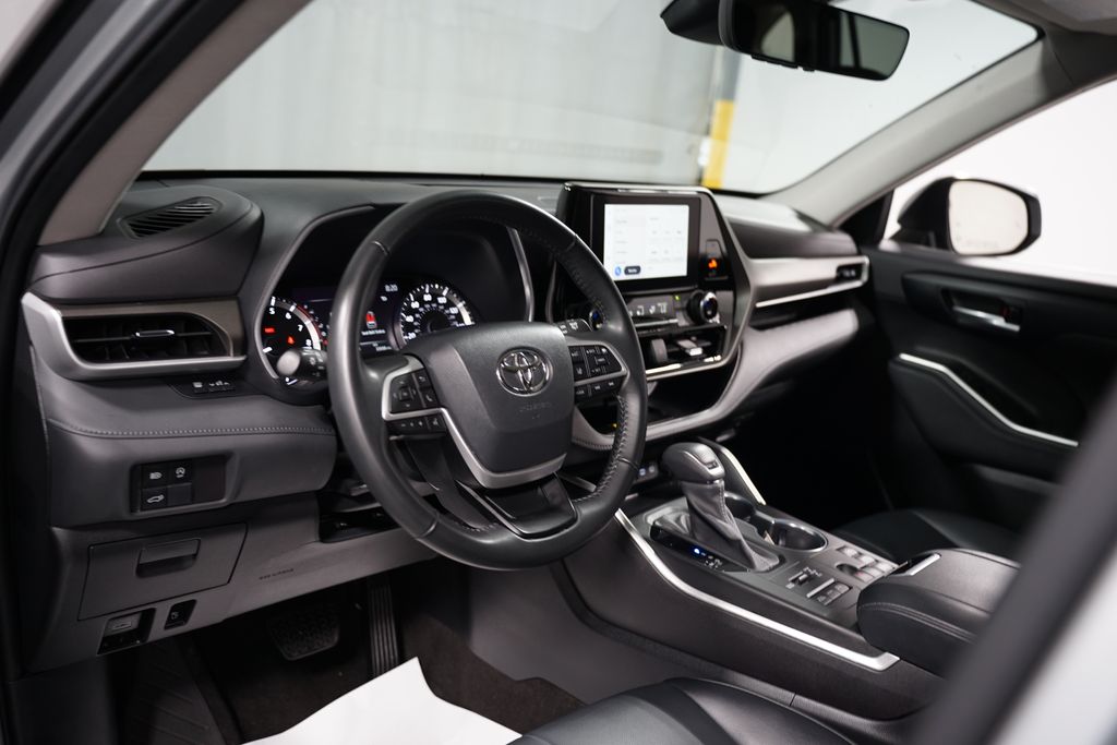 2023 Toyota Highlander XLE 11