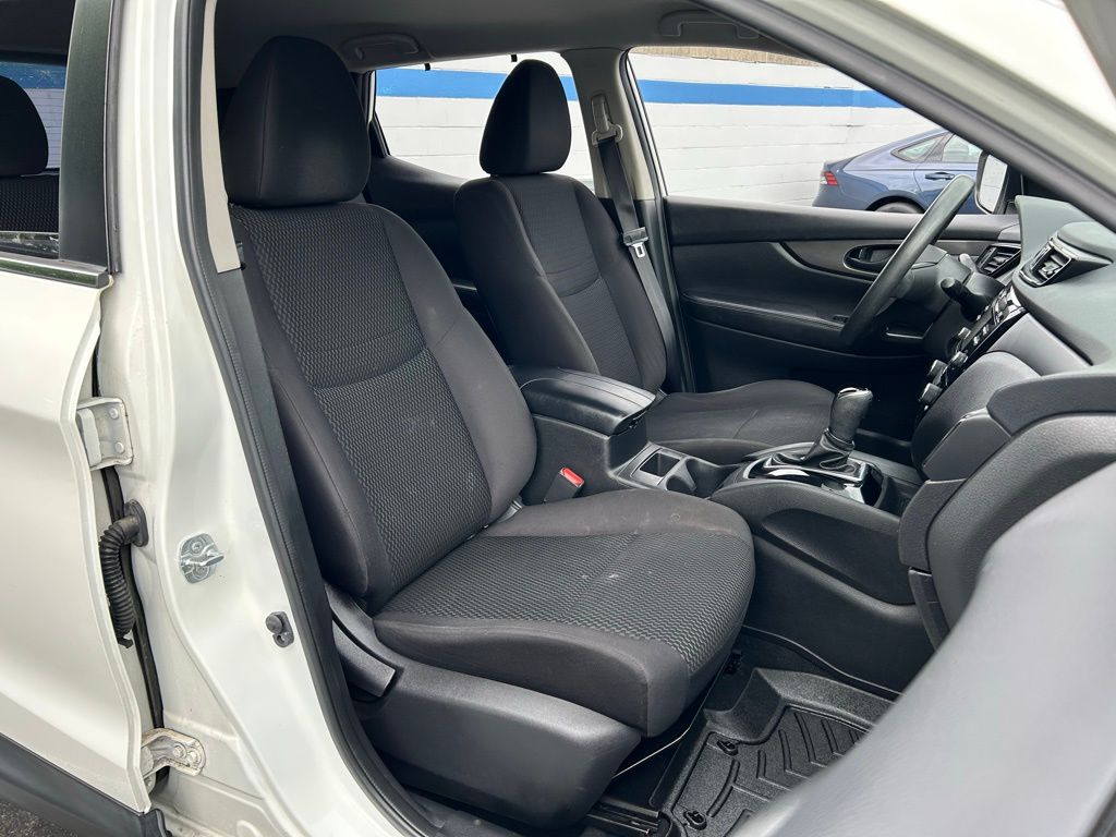 2017 Nissan Rogue Sport S 23