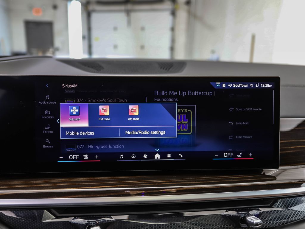 Thumbnail: 2026 BMW X7 - 17