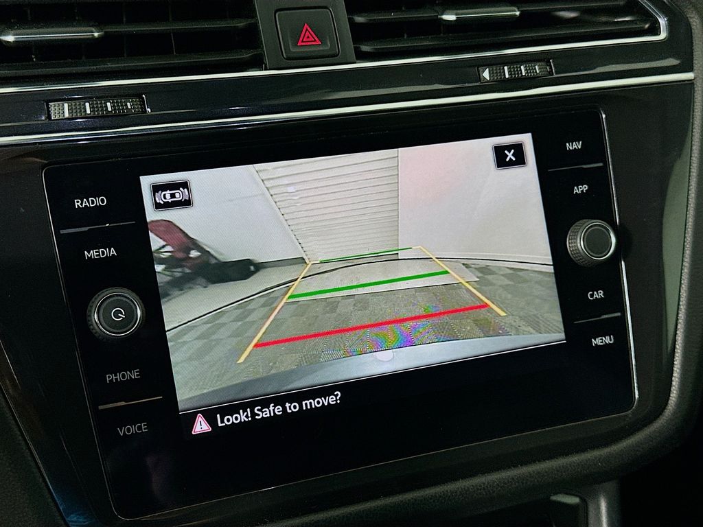 Thumbnail: 2022 Volkswagen Tiguan - 14