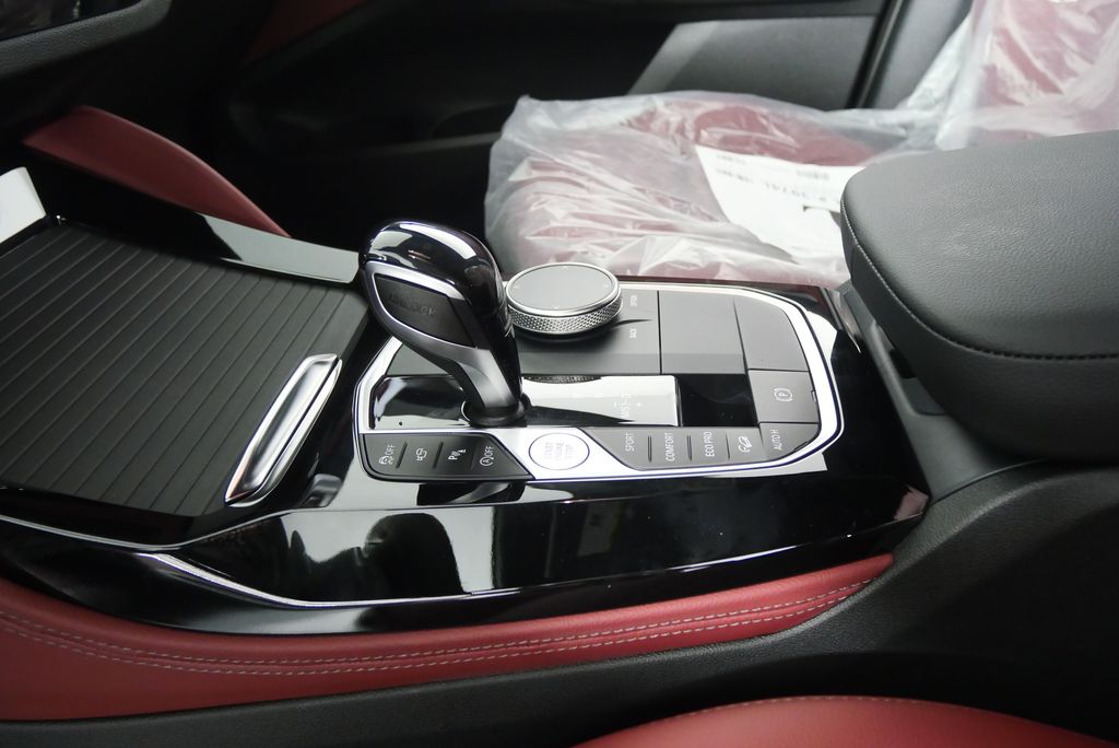 Thumbnail: 2025 BMW X4 - 22