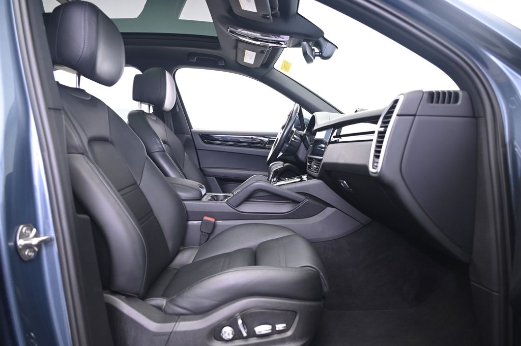 Thumbnail: 2019 Porsche Cayenne - 27