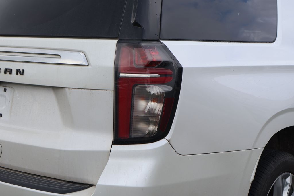 2023 Chevrolet Suburban High Country 9