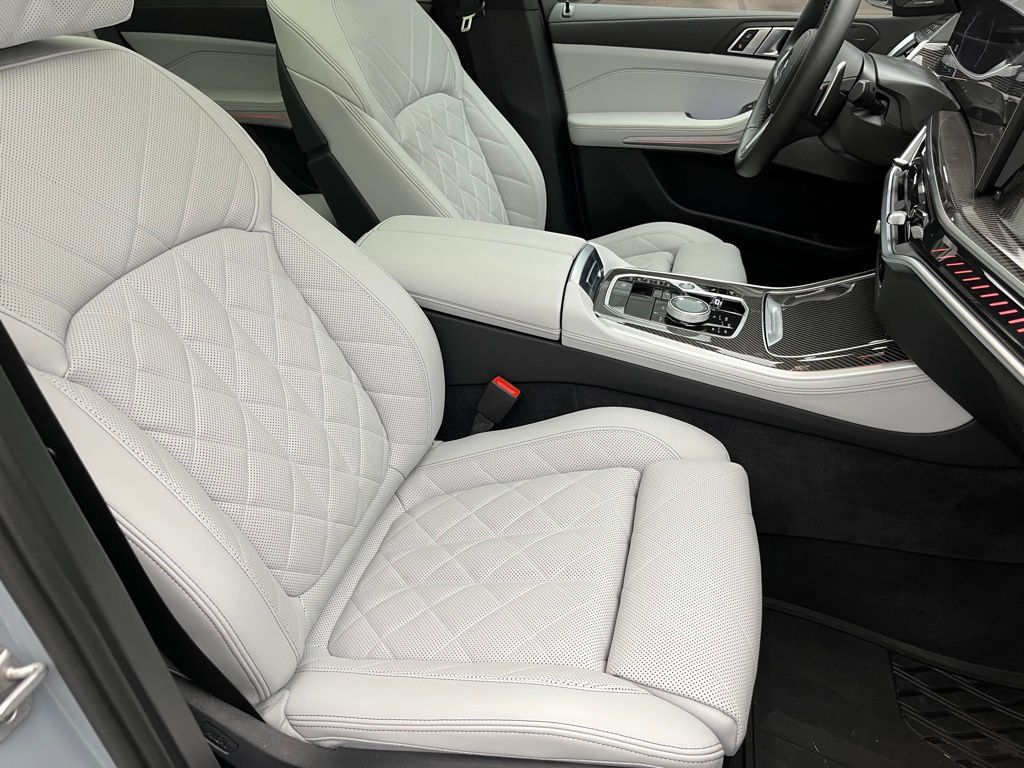 2025 BMW X5 M60i 22