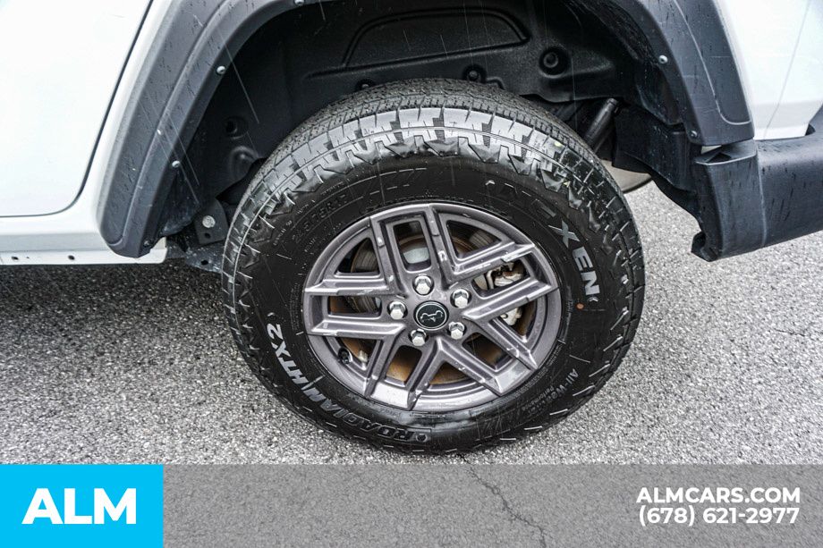 Used 2025 White Jeep Sport S image 17