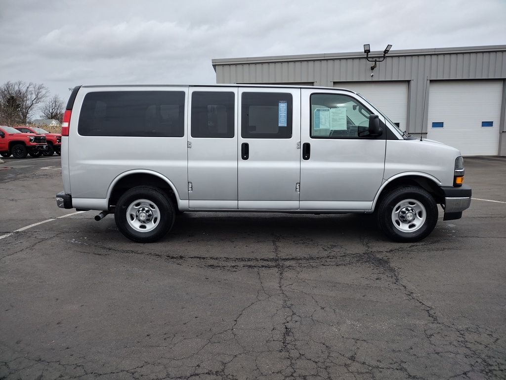 2022 Chevrolet Express 3500 LT photo