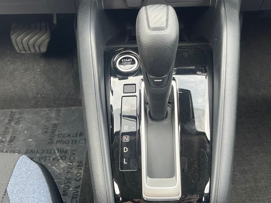 2025 Nissan Versa 1.6 SV photo