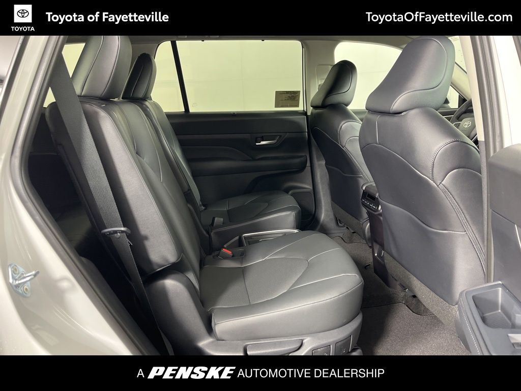 Thumbnail: 2026 Toyota Grand Highlander - 12