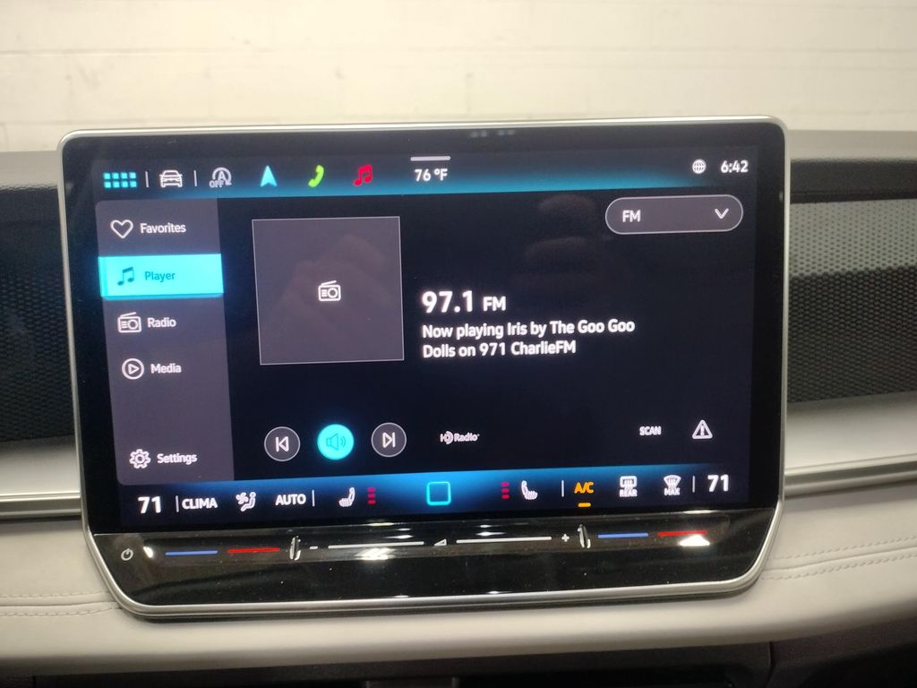 2025 Volkswagen Tiguan 2.0T SE