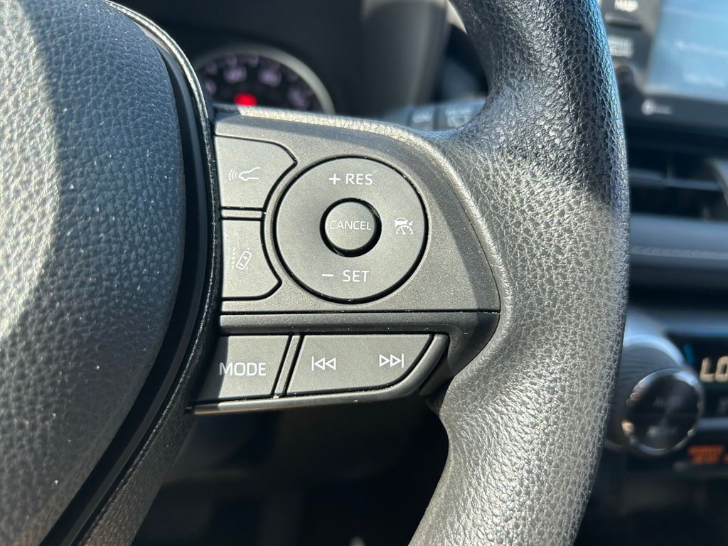 Thumbnail: 2021 Toyota RAV4 - 19