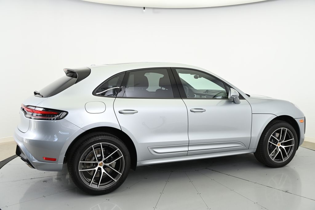 Thumbnail: 2025 Porsche Macan - 4