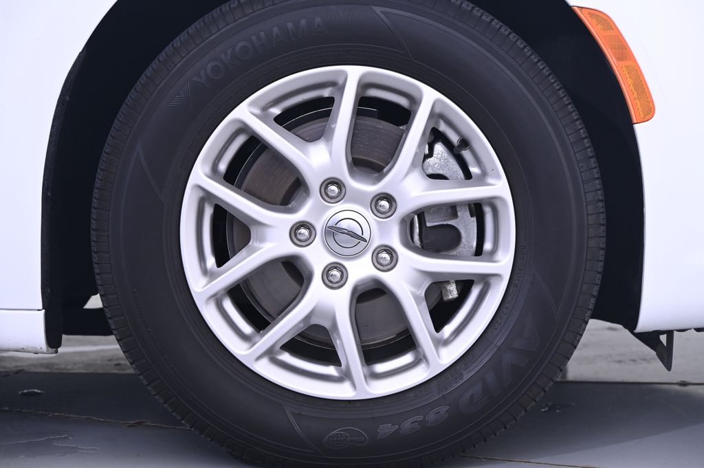 Thumbnail: 2024 Chrysler Pacifica - 14