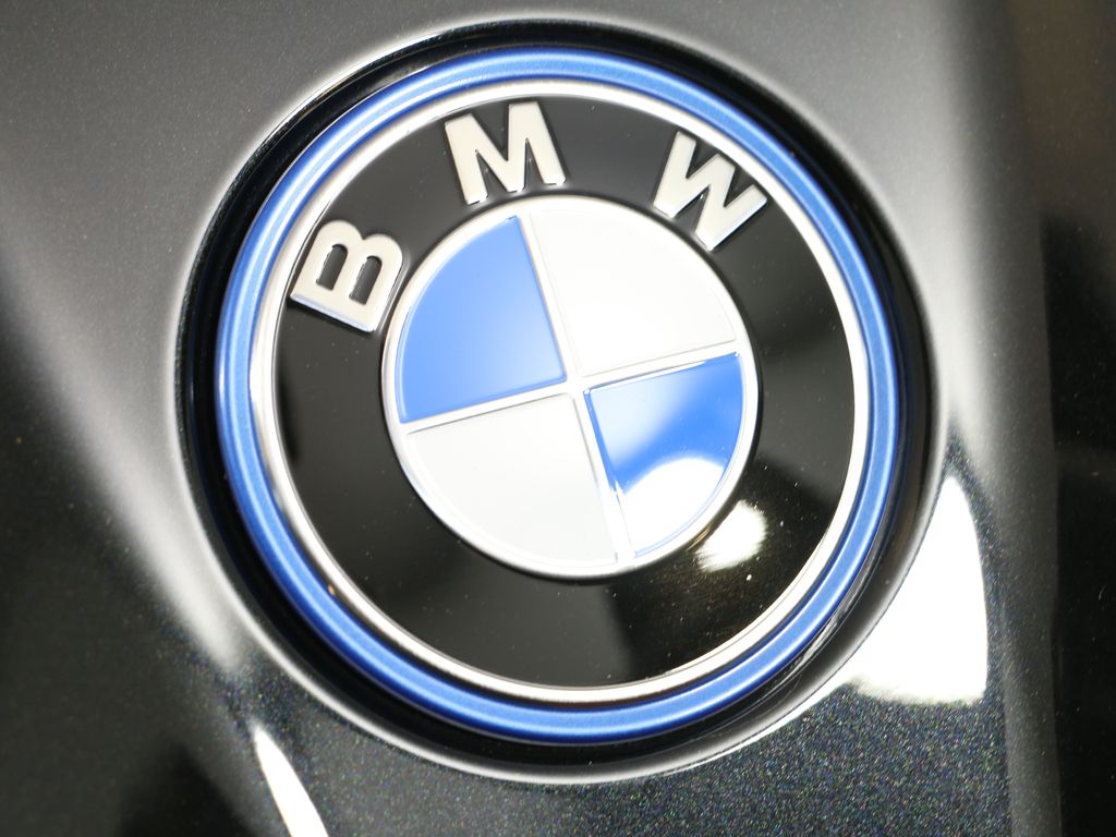 Thumbnail: 2025 BMW i5 - 13