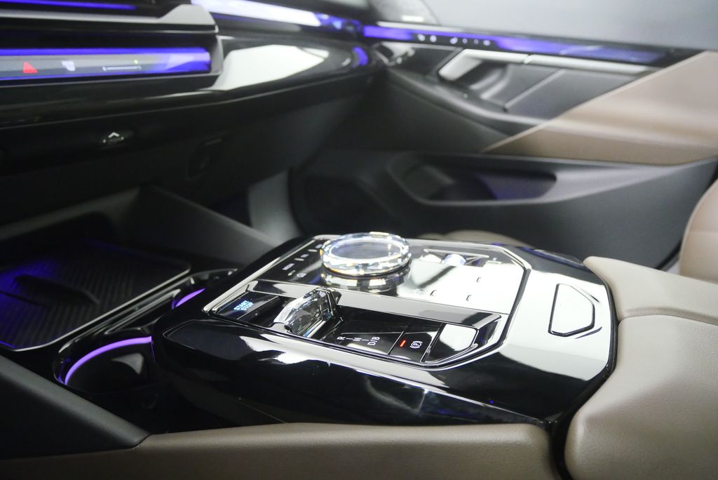 Thumbnail: 2025 BMW i5 - 27