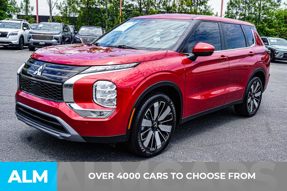 Used 2025 Red Mitsubishi SE image 3